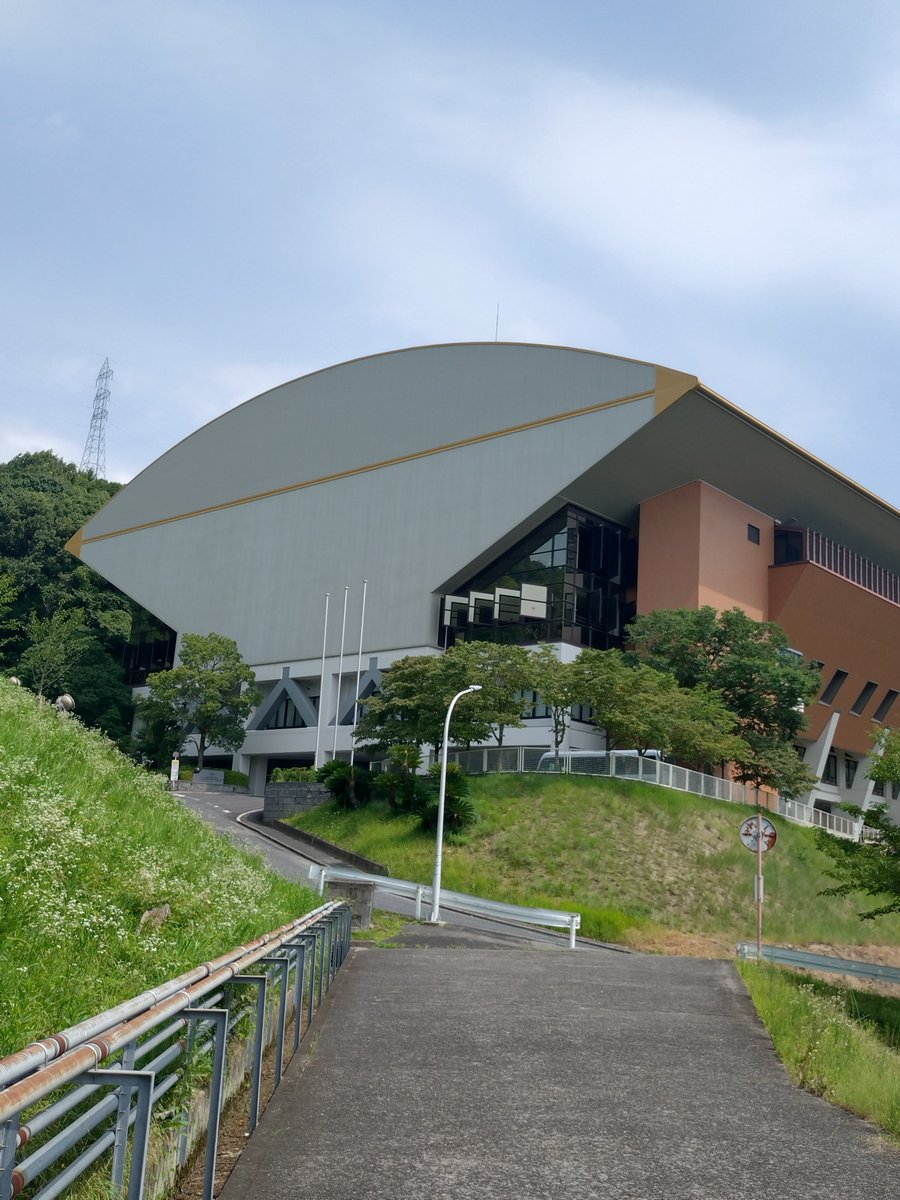 ichi785's tweet photo. 聖地巡礼！
めちゃくちゃ傾斜のある敷地内で一番高いとこにあるぞ！ https://t.co/tK1Is0C5aZ