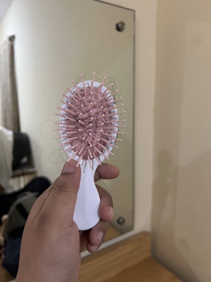 SabiraKhatoon's tweet photo. And this is what Delhi’s water is doing to my hair 😭😭 https://t.co/LaOeqocIRH
