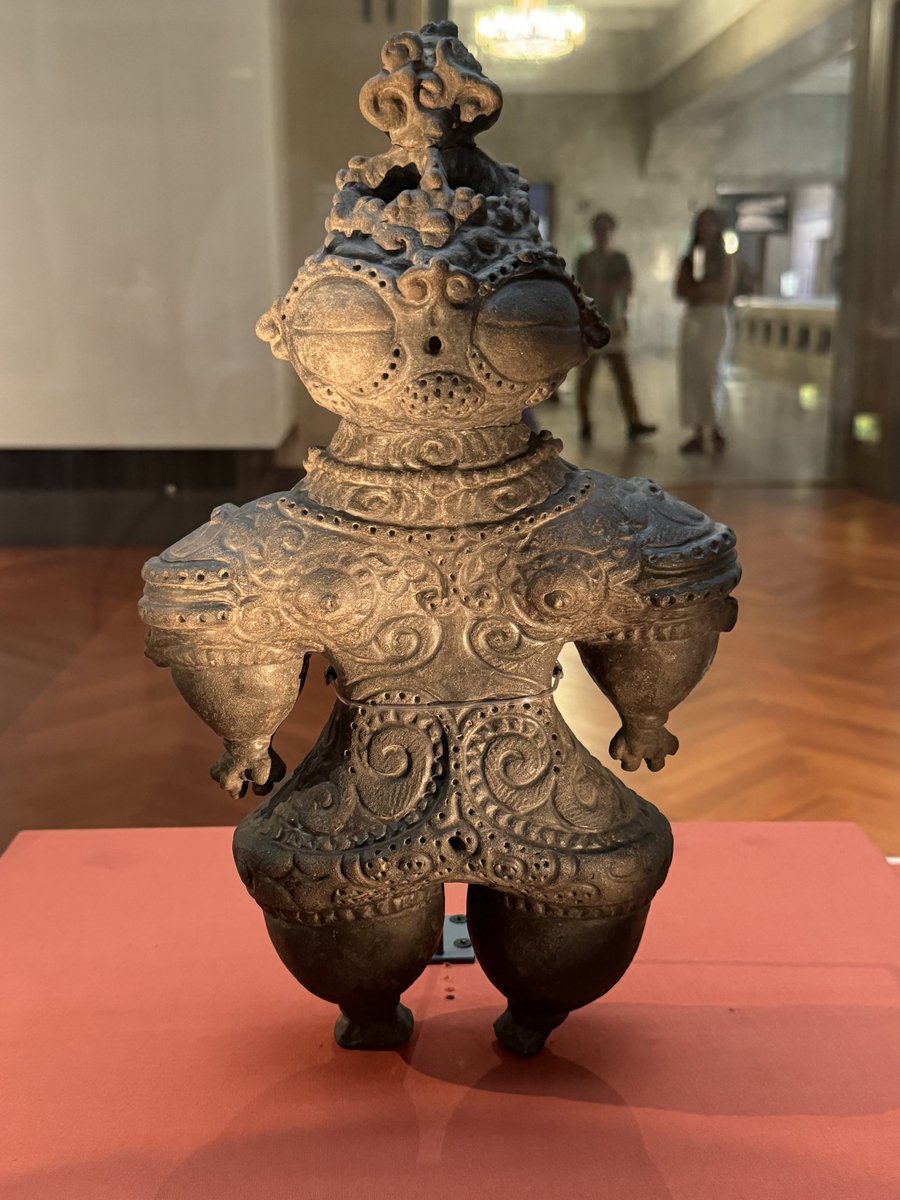 piro_huku2's tweet photo. 遮光器土偶A / 遮光器土偶B があらわれた！
#東京国立博物館 https://t.co/m14gQFiwHW