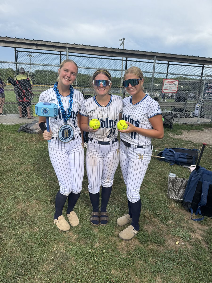 HeadlinesAces's tweet photo. Went 2-0-1 today in pool play!! Had some big milestones, Harrison #27 had her first homer which also was a grand slam! Wingert #9 also had her first as well💪🏻. Canupp #4 with 1 and Kent #11 with 2 on the day! Onto bracket at 8am, field 12 tomorrow! https://t.co/kofZ39NM5r