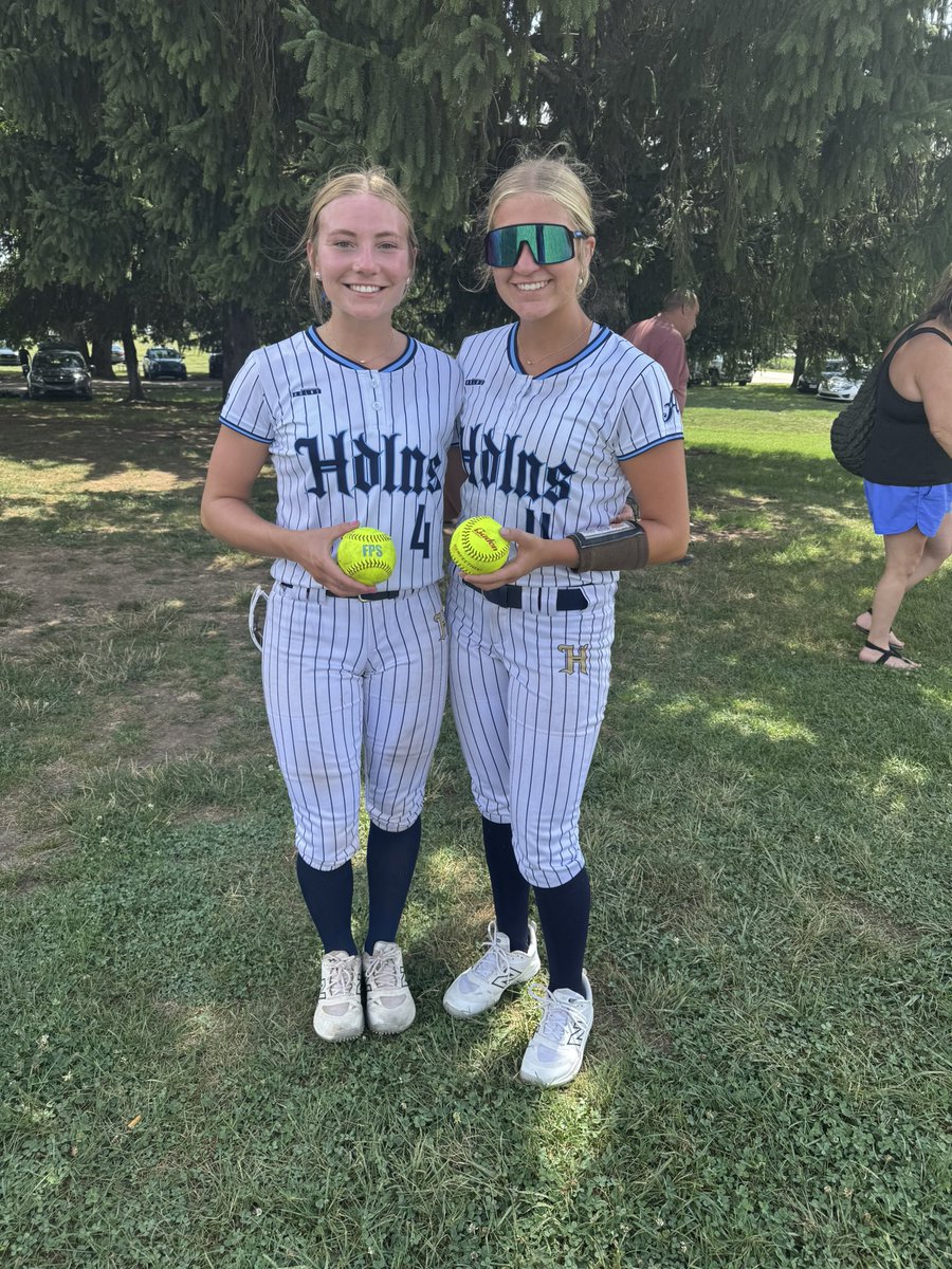 HeadlinesAces's tweet photo. Went 2-0-1 today in pool play!! Had some big milestones, Harrison #27 had her first homer which also was a grand slam! Wingert #9 also had her first as well💪🏻. Canupp #4 with 1 and Kent #11 with 2 on the day! Onto bracket at 8am, field 12 tomorrow! https://t.co/kofZ39NM5r