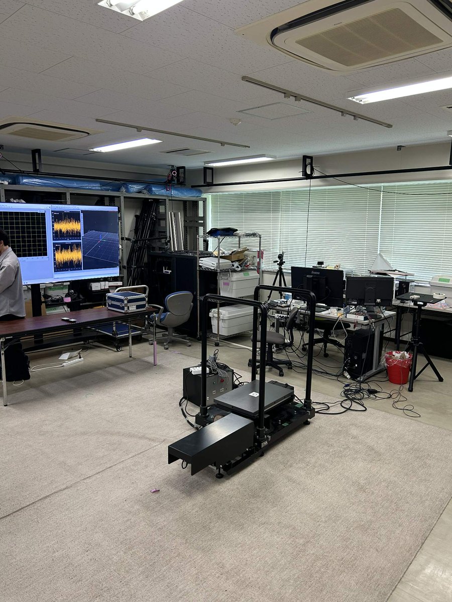 funato_lab's tweet photo. 本日、オープンキャンパスにおいて研究室公開を行います。
時間：2026年7月19日（日）11:00～17:00
普段病院等で使用している姿勢外乱の提示装置���計測装置のデモなどを行う予定です。
※写真は準備中の様子です。 https://t.co/mpXy3w66zj