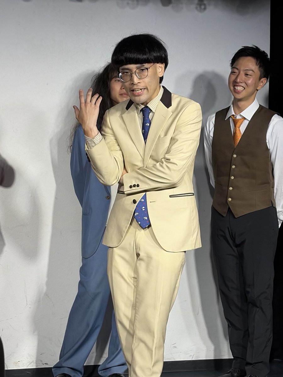 Wtangsten74's tweet photo. 7.18 漫才⁶ にお邪魔❗️3年目の芸人さん6組でネタ2本ずつ、トーク長めの75分　特にくろイルカ②が面白すぎて息できなかった笑　治安悪めネタ多くて好き　中MCのみんなで肩甲骨ストレッチ、古畑任三郎、トーク中突如ぶっ倒れるひでんちゅ（びっくりした…） https://t.co/Qs85vt7f8N