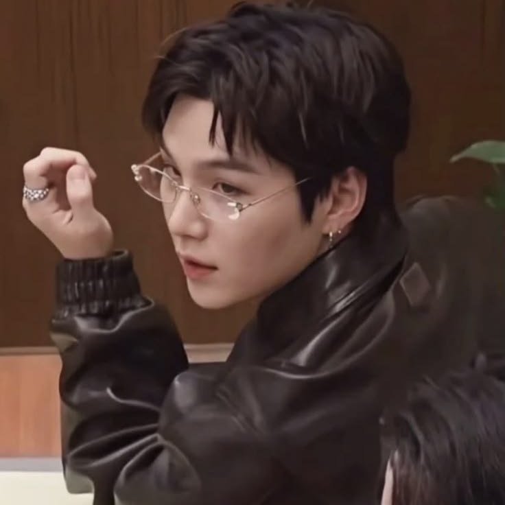 seokzitas's tweet photo. everything but you | yoonmin au
jm was excited to meet jk's new boyfriend, but he wasn't expecting to be locked in the same place as someone from his past.
someone he swore to never think of again.
#yoonminau #btsfics https://t.co/XPMb6Irpoe