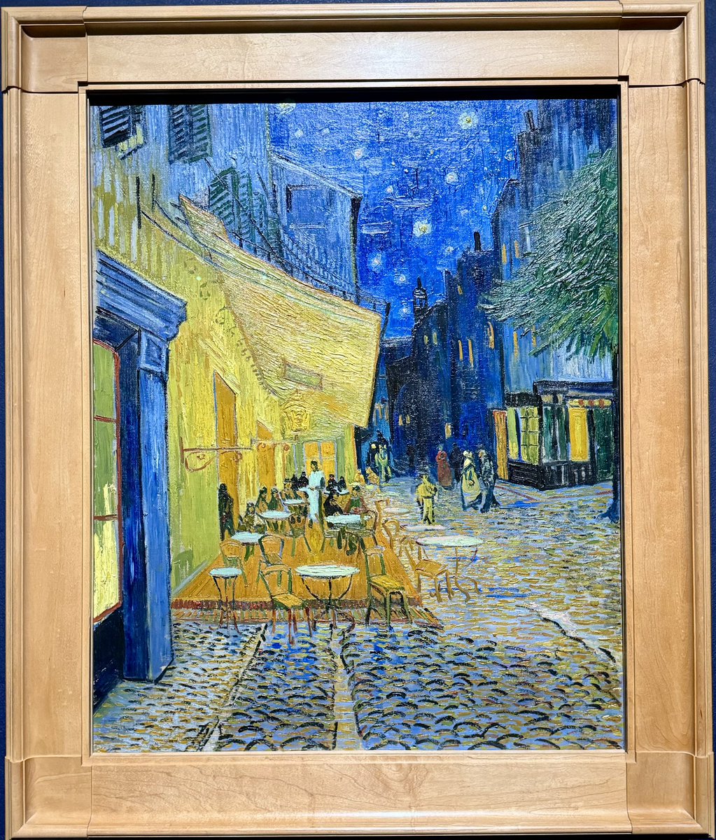 ayaminoyoshi's tweet photo. 昨日は夜のカフェテラスを観に #大ゴッホ展 へ✨
青い夜空に浮かぶ星の絵画だから、スターサファイアリングを着けていった⭐️
(リングはinomataさん作@inomata_cpl )
ゴッホミッフィーを手に入れた✨ https://t.co/pClLu4ukDH