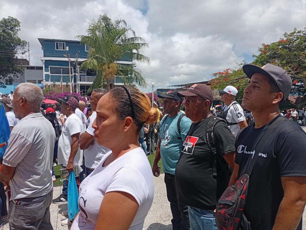 TupamaroMRT_'s tweet photo. ¡Trabajo, compromiso y reconocimiento! 

 La Dirección regional junto a la militancia estuvieron presente en el municipio Benítez, estado Sucre. Acompañaron el acto por la unión civil en la Plaza Bolívar de El Pilar, donde se condecoró a los héroes que realizaron las maniobras de rescate por el doble sismo en La Guaira.

 ¡fuerza, Orgullo, compromiso y solidaridad!
#TupamaroAntiimperialista