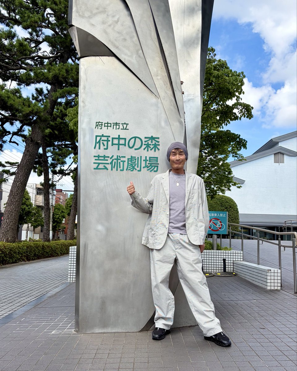 AkihiroSugita's tweet photo. 府中なう！
来年2月13日に全国ツアーの東京公演をやらせていただく【府中の森芸術劇場】さんにご挨拶に伺いました✨

NHKのファミリーコンサートで「どりーむホール」では何度も何度も歌わせていただいた思い出のホールですが、「ふるさとホール」は今回が初めて！
ワクワクしてます😋

多くのみなさんとお会いできます様に✨

#杉田あきひろ全国ツアー2027