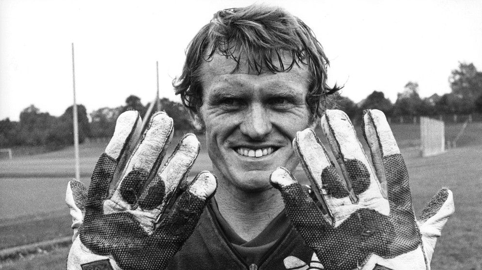 afcjord's tweet photo. Bayern München would be promoted to the Bundesliga for the first time in 1965. In the 65-66 season Sepp Maier would miss 3 league games. For the next 13 seasons, until his retirement, he would play all 34 Bundesliga games and holds the record of 442 consecutive Bundesliga matches https://t.co/rl0bHoXXrl