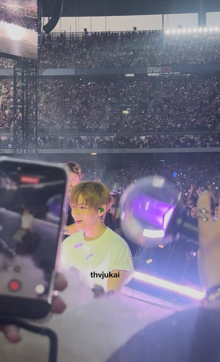 thvjukai's tweet photo. /!\TW/!\ $u1c1d€ /!\TW/!\

its still feel weird to write those words but i need to get it off my chest

just thank you so much, 12 yo little me, thank you so much for fighting so hard, you had to go trough so much shits and the path to healing was hard. we're not here yet but you did most of it and for that thank you, you were young, too young unfortunately, you didn't deserve it, you should have lived a normal childhood you didn't deserve tho deal with adult problems at such a young age i'm so sorry.

i'm so glad i didn't di€ that night, i'm so glad im still alive and you did all the work, after almost nine years you finally made it to the concerts of the seven guys that guided you to the entrance of this tunnel.

@/bts_twt thank you for your music, for your words, for your lyrics, for everything honestly i can't even put words on my feelings, i love being an army i love being part of the family you created

march, 12 2022 me: thank you for not giving up on this cold white hospital bed, i'm so sorry for what i've put you through but i'm so glad you made it

future me: please be happy in the future, YOU DESERVE HAPPINESS