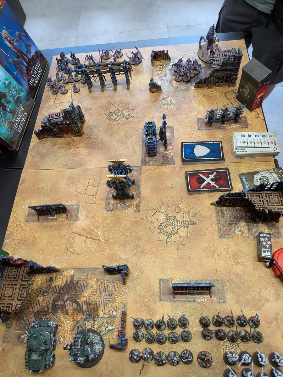 WarhammerYKSK's tweet photo. 地獄のような世界アルマゲドンでは、終わりのない戦いが繰り広げられています。ウォーハンマー40,000の第11版で、あなたはどのような物語を紡いでいくのでしょうか？

Upon the hellish world of Armageddon endless battles rage. What stories are you telling with the new 40k 11th edition? https://t.co/lX4GoZijYk