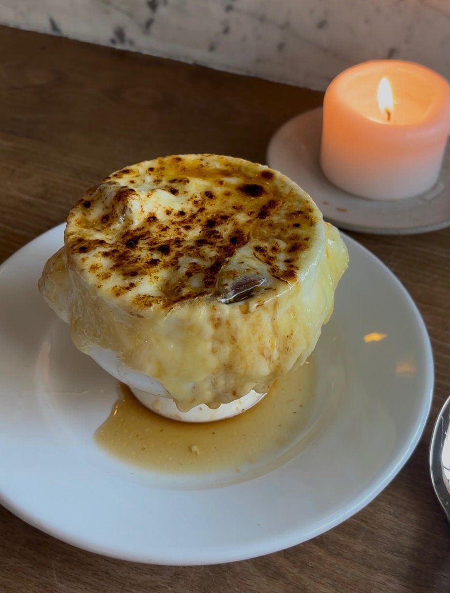 kuma_biscuits's tweet photo. bougie LA dinner~

first time trying french onion soup :3 ty bf hehe<3 https://t.co/VPgnoIvDrz