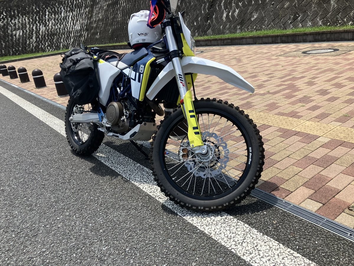 na_furu's tweet photo. 朝起きたものの家の仕事を頼まれてしまい、この時間でまだ行きのPAという… https://t.co/wNzws1sL15