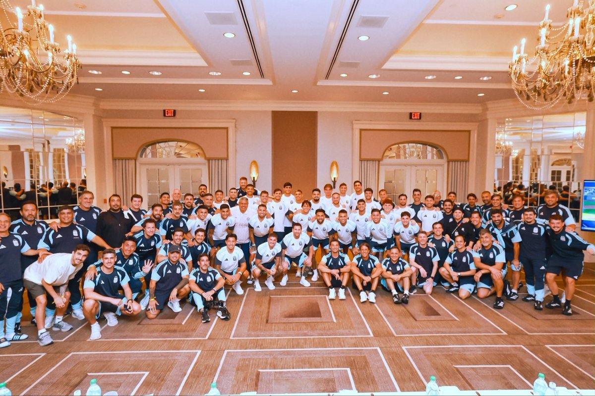 M10xGoat's tweet photo. No matter what happens today,          thank you for everything, team!🙏🏻❤️🇦🇷 https://t.co/bsVmqGOtmu