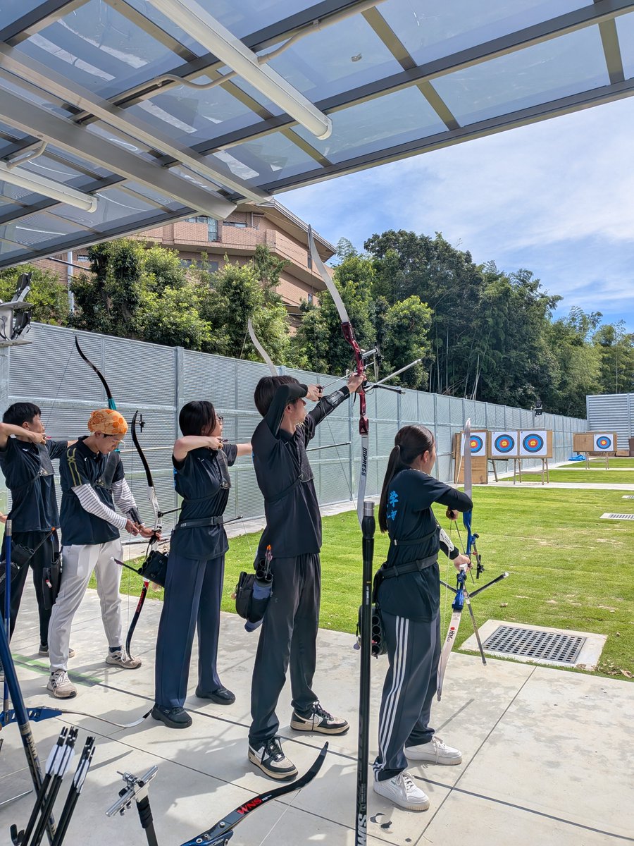 kumamonarchery's tweet photo. #お引越し

6.20-21 熊本大学の射場納射会・お引越し

40〜50人規模のお引越しを1日がかりで終わらせた学生さん達、おつかれさまでございましたm(_ _)m

#トトロの木 みたいな森に囲まれた射場を離れるのは名残惜しいんですが、新射場もなかなか快適ですよ🏹

#アーチェリー　#アーチェリーを広めよう https://t.co/iDbu12NtNe