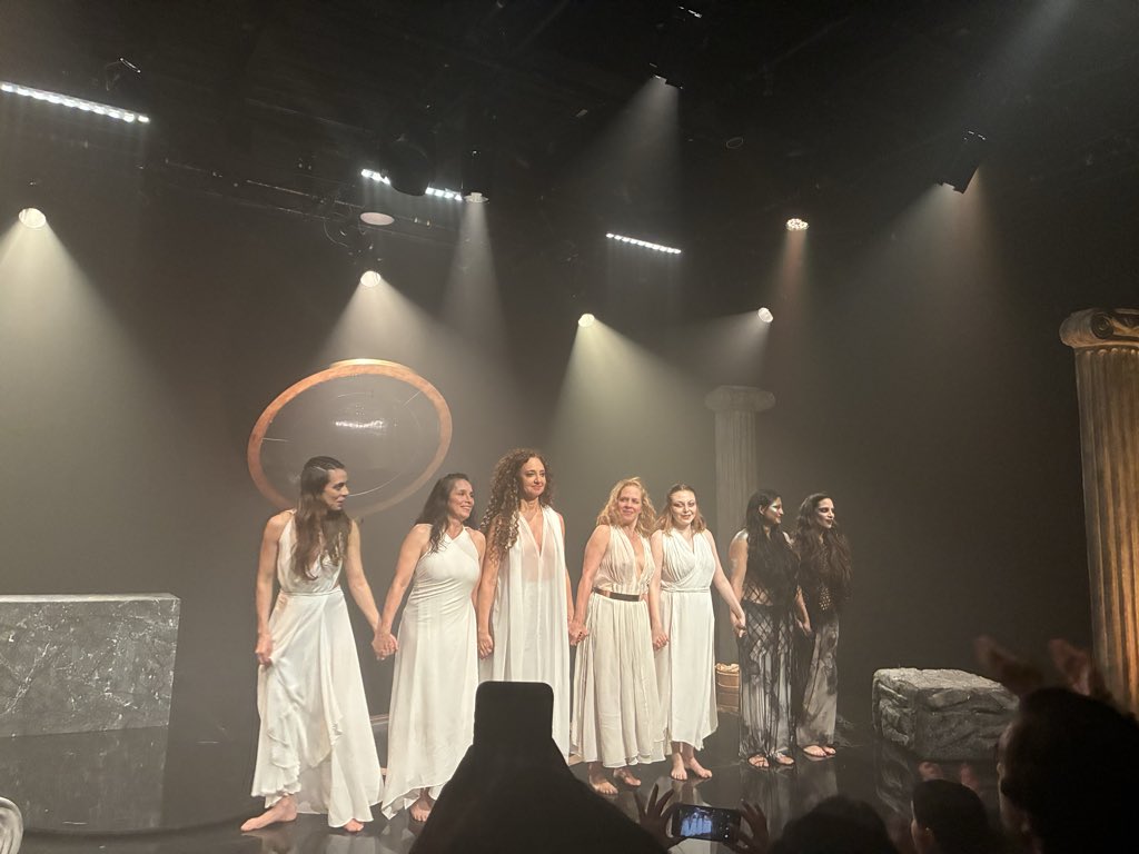 Jorge_Avila_D's tweet photo. Muchas gracias @Boy4ME  @CarteleraTicket disfrutamos de una estupenda obra #ExtasisyBelleza las actuaciones de todas las actrices fueron maravillosas, no se la pierdan de viernes a domingo se presenta en el @ForoLucerna 👏👏👏👏 https://t.co/sp4W8FS5kz