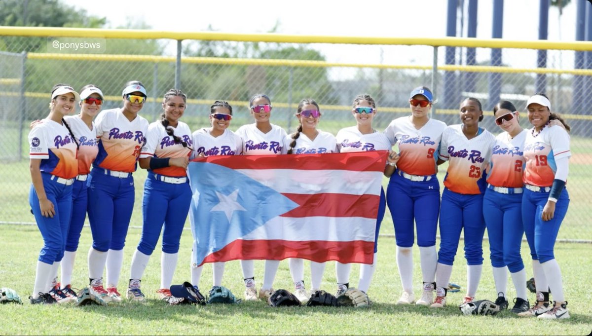 MariaSanti2027's tweet photo. Boricua’s! 
Such an honor to represent Puerto Rico!💙🇵🇷 ❤️
@flstorm16u 
#softballcommit https://t.co/Y5zGP0heUg