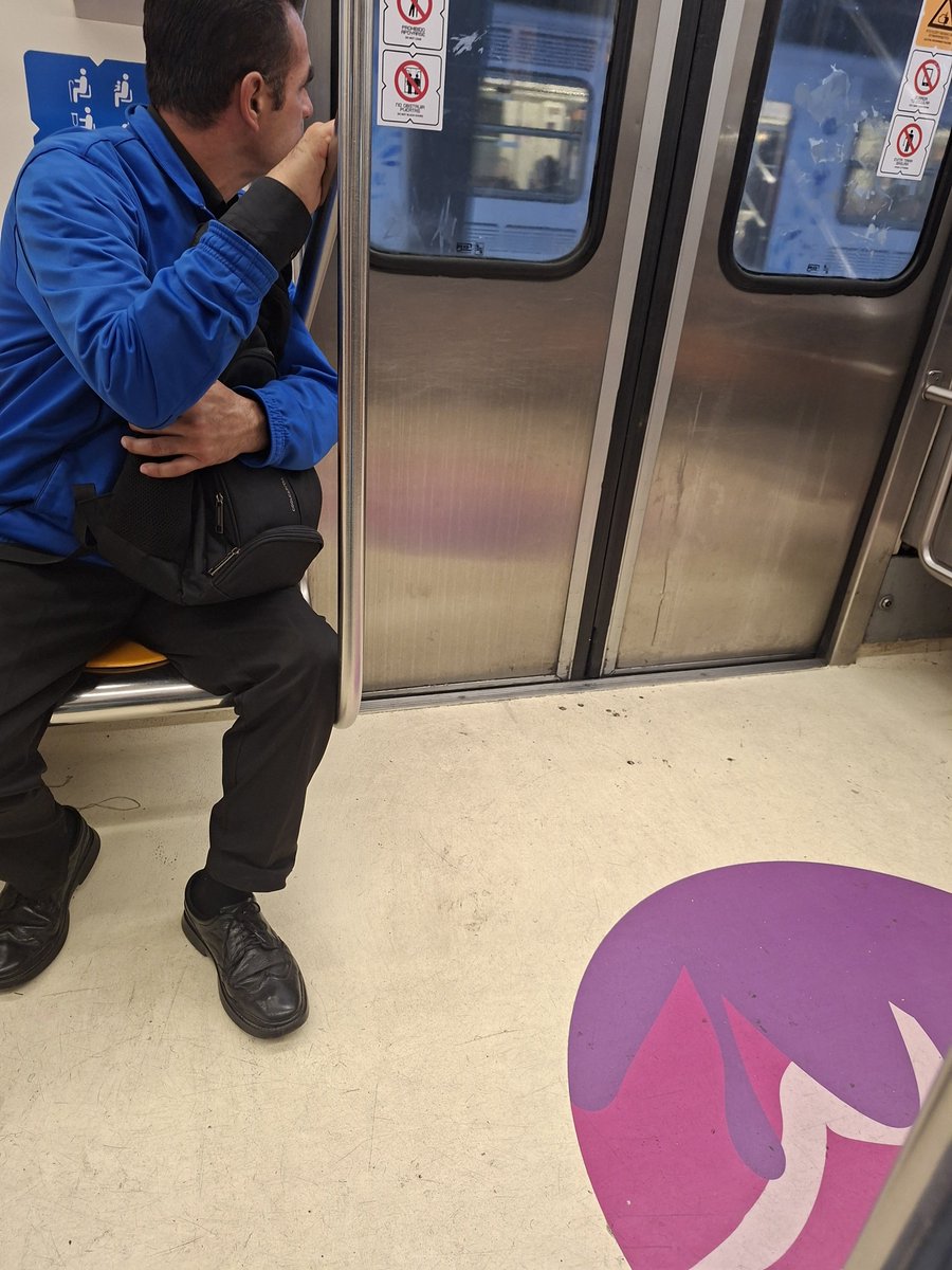 alysinthat's tweet photo. @MetroCDMX 
Viene un hombre en el vagón de mujeres, linea 2 tren R.3854 https://t.co/r4CLRjeT3P