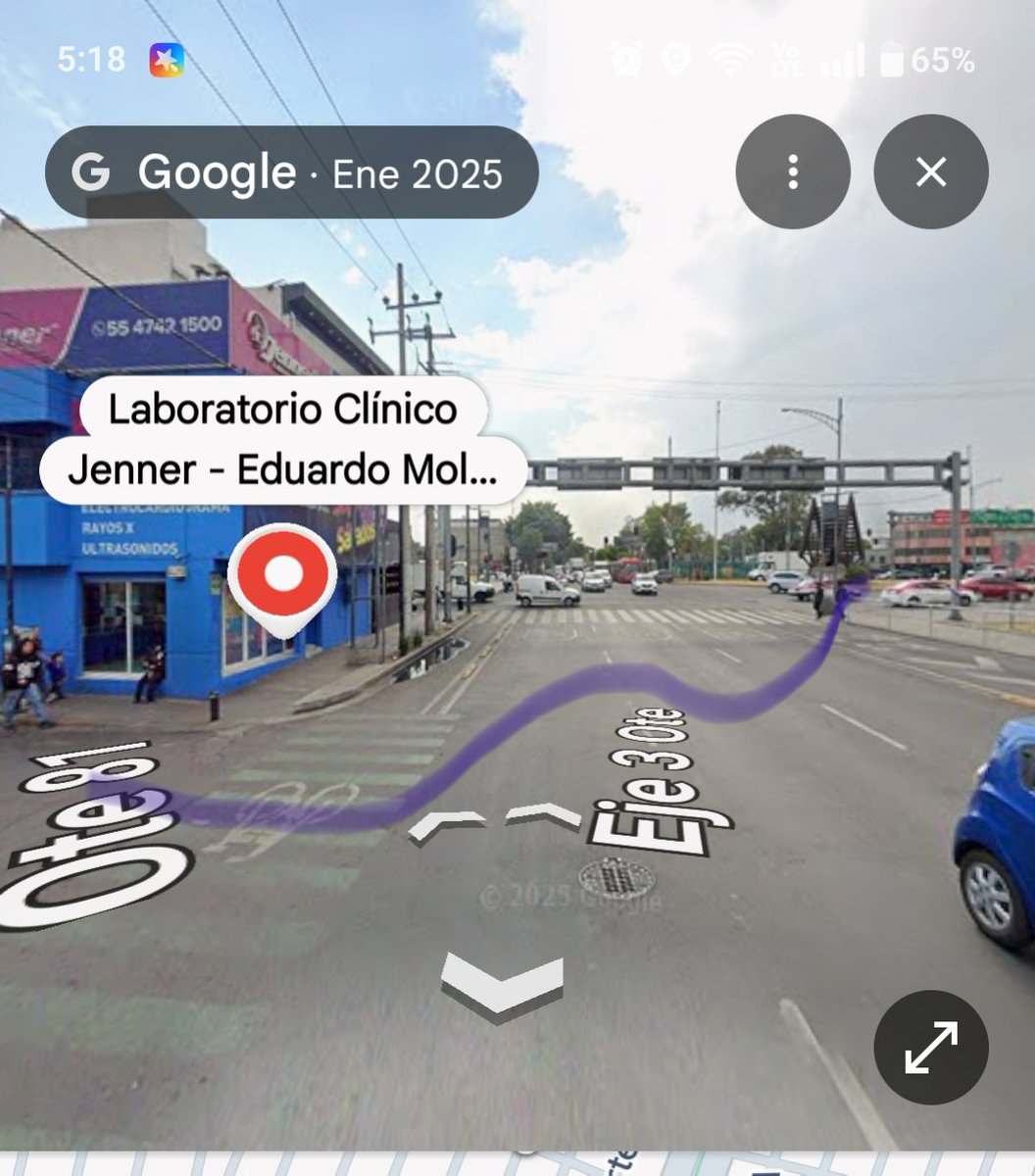 sellodidactico's tweet photo. #TránsitoGCDMx La calle ote 81 se convierte en salida fácil para motos y autos para ir contraflujo para saltarse las vueltas , cuando es el paso del peatón uno debe estarlos esquivando las patrullas de tránsito saben y no hacen nada https://t.co/BVEk4gOQSw