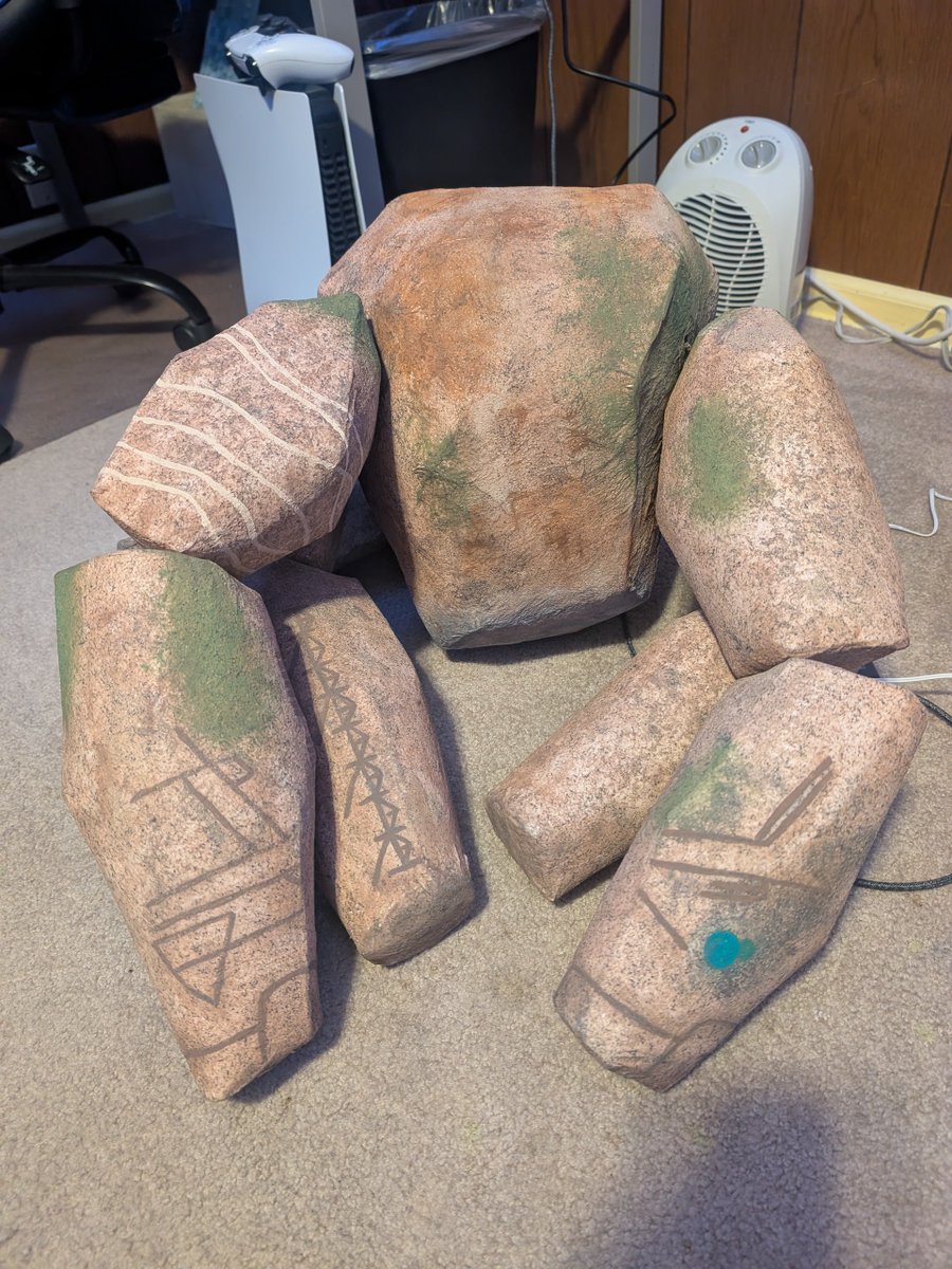 HubyOfTheOccult's tweet photo. Spent two months working on a life sized Rocky and he's finally done!! He's so big and so friend shaped and not too heavy to carry around :] Rocky is my bestie now I will love and cherish him @projecthailmary #phmtwt #phmrocky #projecthailmary https://t.co/dHM2gIlSyf