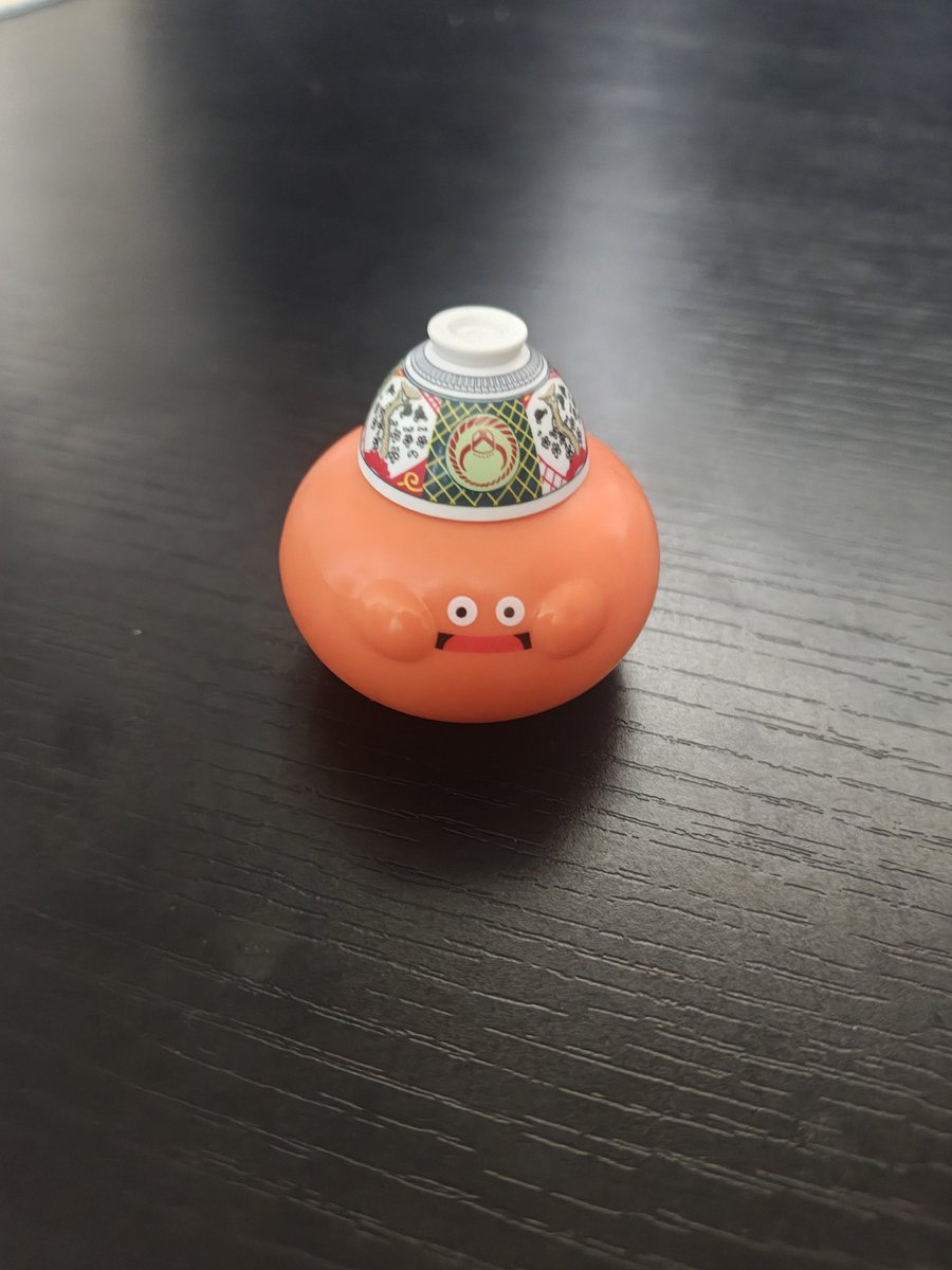 adouta_'s tweet photo. 吉野家とドラクエのコラボやってて、欲しかったどんぶりキング無事にGET出来た🙌

貰った時に袋の張り具合で、どんぶりスライムBかなって思ったけど、開封してオレンジ色が見えたから、テンション爆上がり✨ https://t.co/2oqhs0DGpd