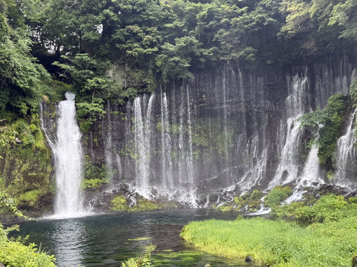 junjun_'s tweet photo. 滝を見に来た https://t.co/TSuNIchLn8