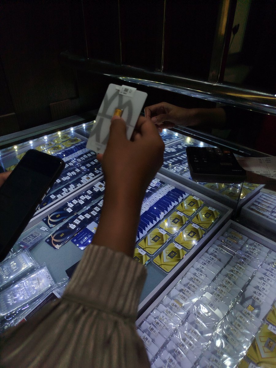 Aloddyzz_'s tweet photo. Jajan dulu gk sii..💵💵 https://t.co/n9CKsIvCDp