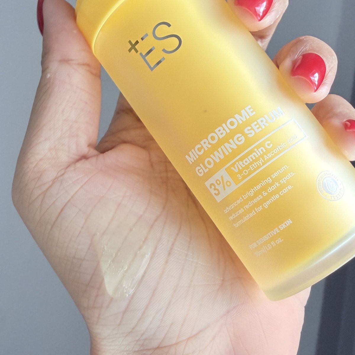 HoneyzBenya's tweet photo. พักนี้อินกับเซรั่มขวดเหลือง ES สูตร Microbiome Glowing Serum มากกก เนื้อบางเบา ซึมไว เค้าช่วยกู้ผิวโทรมให้ดูโกลว์ใส เรียบเนียนเป็นธรรมชาติ แถมช่วยลดรอยดำรอยแดงจากสิวด้วยนะ ผิวแพ้ง่ายระคายเคืองง่ายคือหายห่วง อ่อนโยนสุดๆ แนะนำเลย 💛 https://t.co/xblWQSrRQV