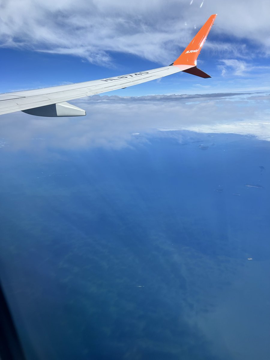 takamiya661's tweet photo. 薄明光線を上から見るとこんな感じ
雲の合間から日が差しているのが伝わる...ような？ https://t.co/GTNCZDemjh