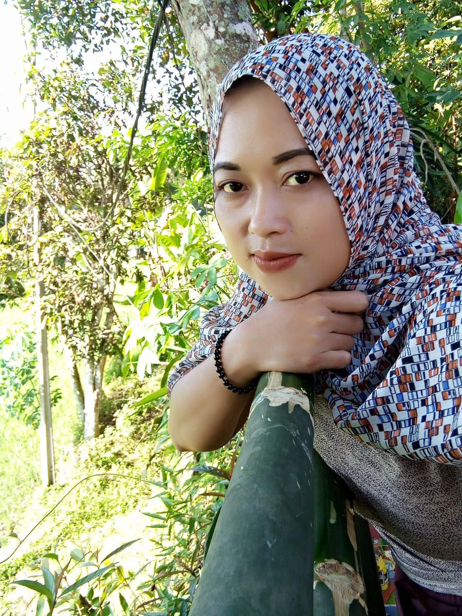 JOSE1333895's tweet photo. Mingguku,,,ke kebun aja yg suasana seger,,, https://t.co/fzX2N4NR1w