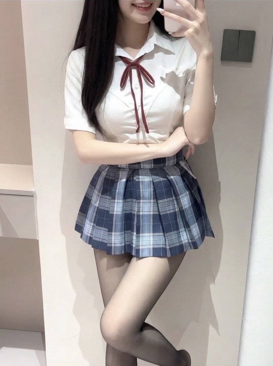 Lemayvalentin's tweet photo. 睡醒了有人想锐评一下我自己20岁的福嘛 🫣  

赶紧看，我要删了 ……. https://t.co/YLtwxVOImX