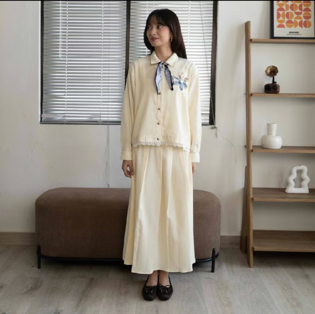 Pipiiw11's tweet photo. AAAHH GEMES BANGET!! ONE SET INI FEMININ BANGET😭🌸
Yang bikin makin suka, blouse sama roknya bisa dibeli satuan. Jadi bebas mix &amp; match sesuai style kita. Tapi kalo dipake satu set gini... Cantik banget💗 https://t.co/LI3Pc7cSgv