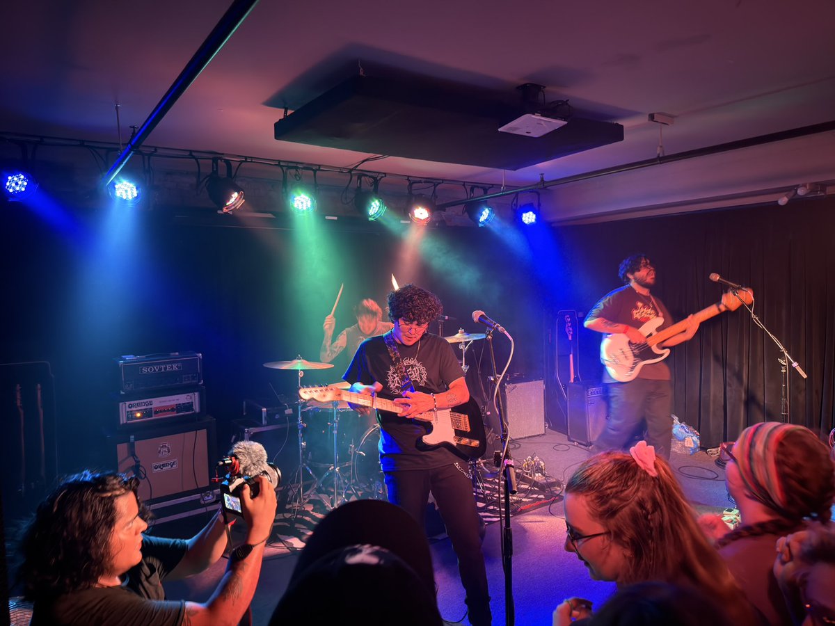 dibslover's tweet photo. RILEY! THE MOTHER FUCKING BAND https://t.co/u7fsjWyxGS