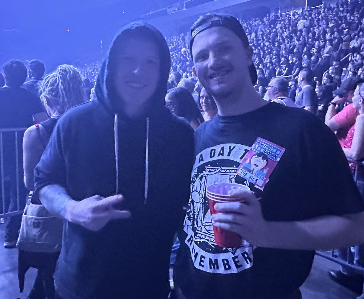 DylanBarrettBSM's tweet photo. Not everyday Danny from @FromAshestoNew gets into the Pit with you but man he couldn’t have been nicer.

From doing my first crowd surf at his headline show on LI to meeting the band at a @Shinedown concert, couldn’t have been a better experience both times! https://t.co/GpjEH7Q4fp