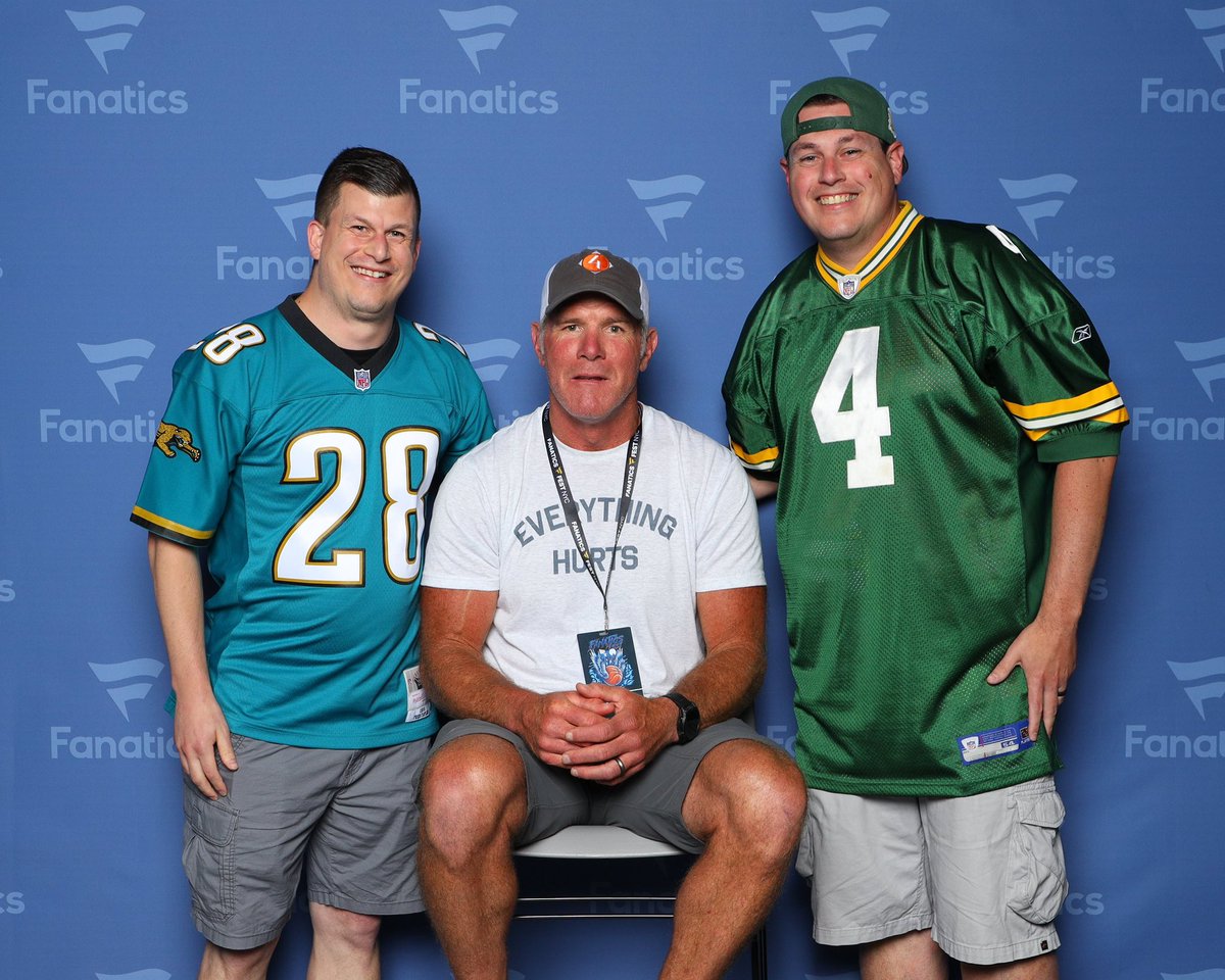 Mattymamaluke's tweet photo. @BrettFavre Great to finally meet you at @FanaticsFest today!! Truly a Legend, Thank you! https://t.co/lG7wiCbcp5