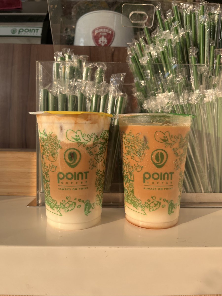Kalilaamoraa's tweet photo. Lagi pengen ngopi tapi mikir akhir bulan, eh muncul #GopayPromoPointCoffee 😭 Caramel Macchiato sama Himalayan Butterscotch Point Coffee cuma 19rb hari ini. Worth it banget sih, tinggal bayar pake QRIS GoPay https://t.co/f4NdOgJZh7