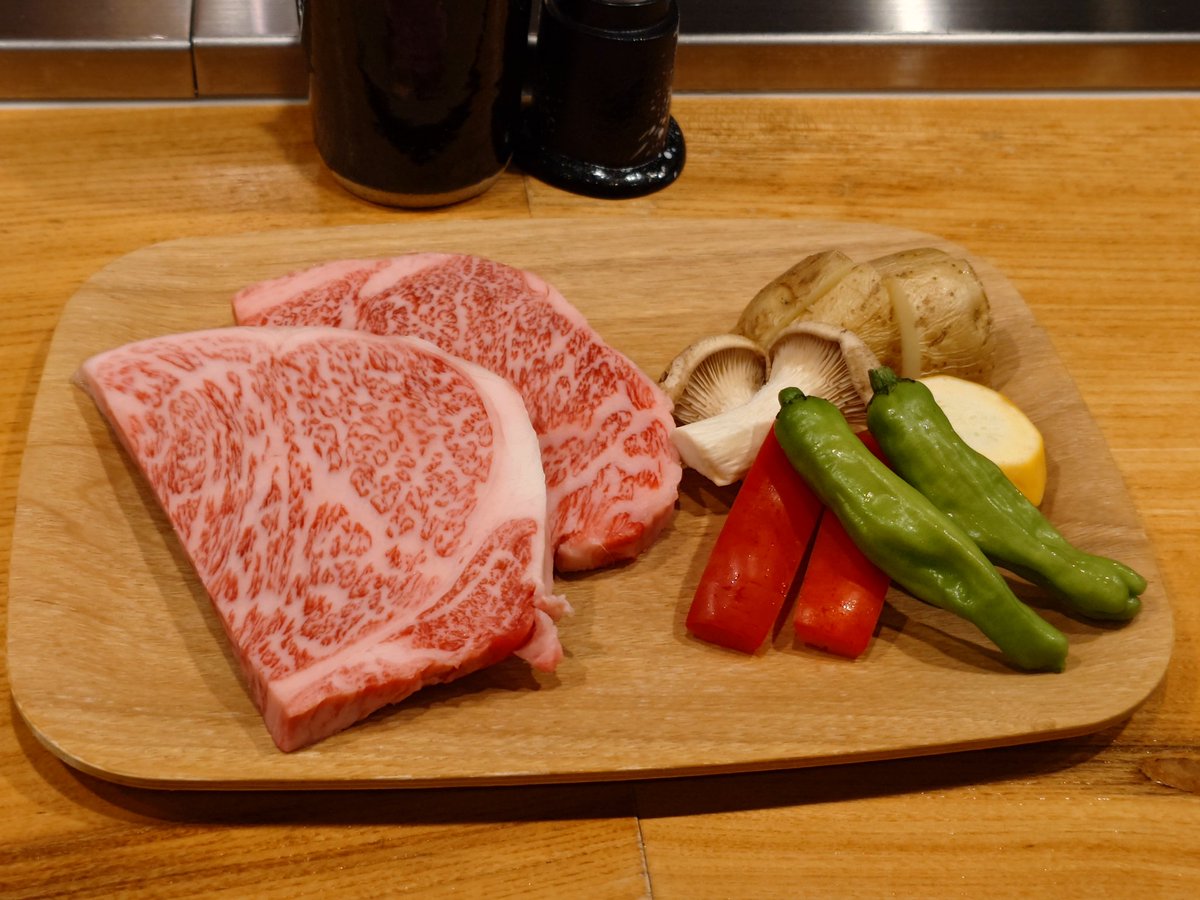 suimuzu's tweet photo. 今日は、
肉、
肉、
肉
でございます https://t.co/9Gap1mbzi3