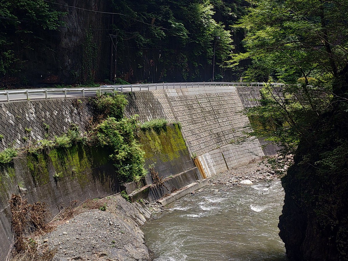 Riesenseeadler's tweet photo. 擁壁の写真を撮りたかったので中津川渓谷へ。凄い所を走っているのですね。 https://t.co/jzDZ1VLGyJ