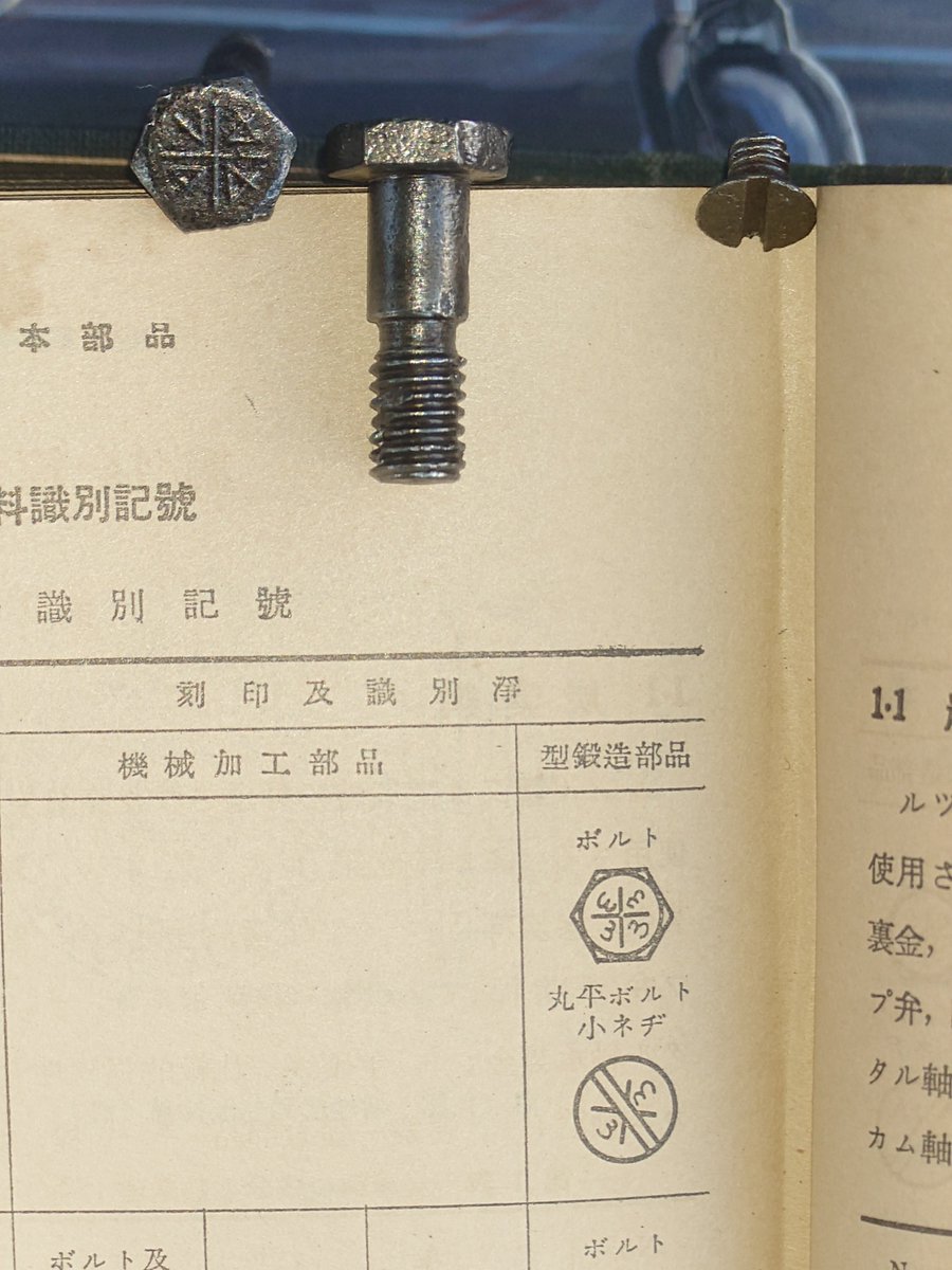 中国　明時代　青華軍持　共箱　送料込み0529 現用機はド素人だけに、この様な物も勿論自腹で購入して現物との答え