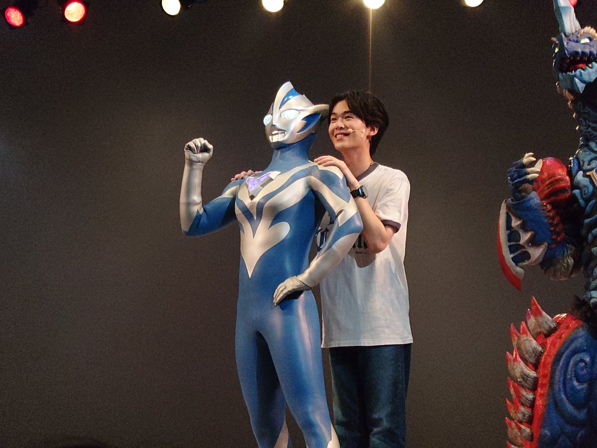 TaKoToI11's tweet photo. ウルトラマンオメガ🔴 
最高でした✨
オメガ放映年に生まれた息子とオメガの最高のステージを名古屋で見られて本当に良かった！

#ウルトラマンオメガ
#ウルトラマンアーク
#ウルトラマンブレーザー
#オオキダソラト
#ホシミコウセイ https://t.co/6YFPtdztrT