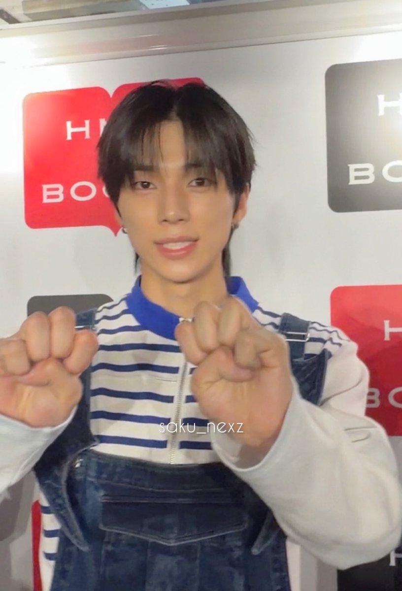saku_nexz's tweet photo. 20260719 HMV 撮可お見送り会

肉球からの
カメラポーズの2ポーズ🐾📷💙
今日もかっこよくて、可愛かった🫶

あと、2時間後には、初🐾ミーグリ…
やばいですっ…💭

#NEXZ #NEXZ_Mmchk #SOGEON https://t.co/DZ0RUKsaua