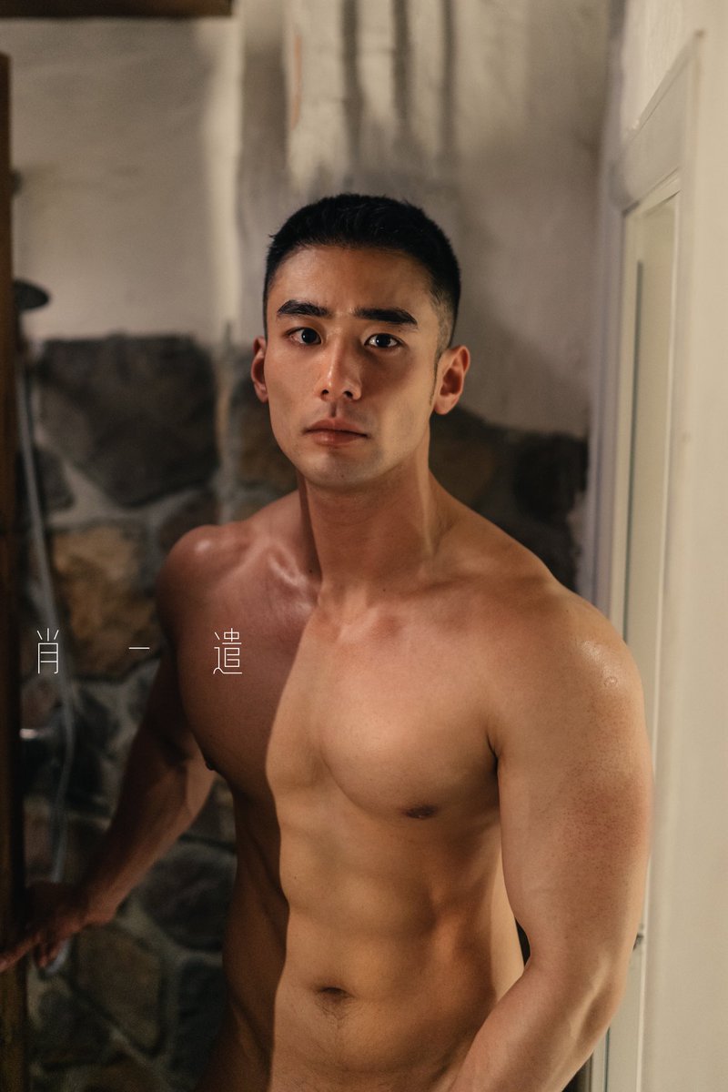 Szzsen's tweet photo. Hey! Quit peeking at me in the shower! https://t.co/r7V90Duwys