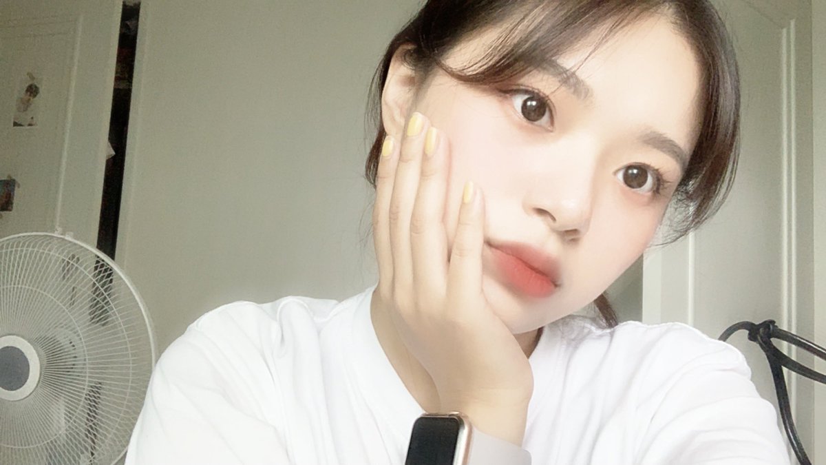 df7nbr's tweet photo. 이 여자를 아는사람 디엠 #지인능욕 #전여친 #겹지 #합사 #능욕 #얼싸 #네토 https://t.co/tgFyiTkihZ