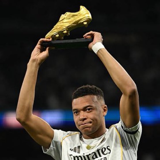 DanikRM_'s tweet photo. - Bota de Oro de LaLiga
- Bota de Oro de la Champions League
- Bota de Oro del Mundial de la FIFA 

Que jodida barbaridad. https://t.co/DeXJahLD6t