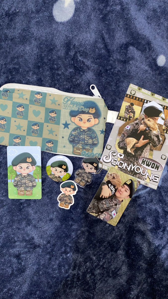 ayudityas_'s tweet photo. edisi telat unboxing🫠
freebies lucunya sudah sampaiii🫡🍀makasih ya kaaa @kimchive_ 💗 https://t.co/WWlqQJMnF2