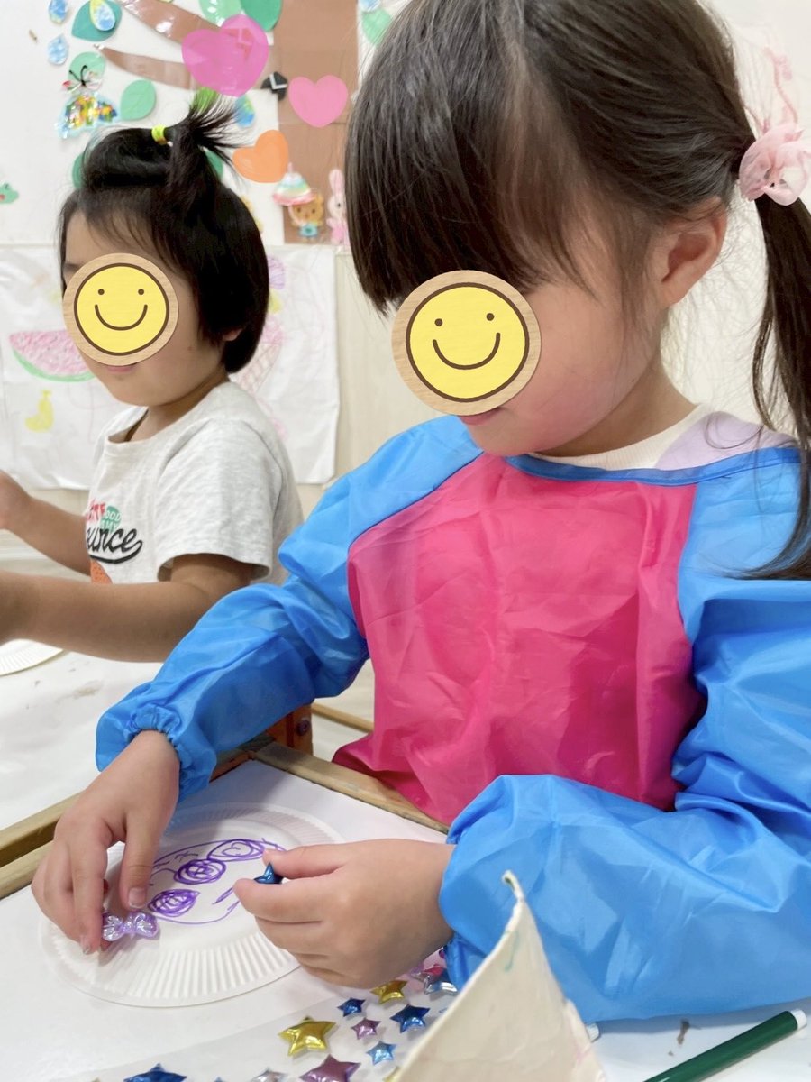 firstdream_jr's tweet photo. 🌱南篠崎ジュニア🌱
2026.7.19(日)
『くるくるコマ作り』　
紙皿とペットボトルキャップを組み合わせてくるくる回るコマを作りました🙌
作ったあとはみんなで実際に回してみてカラフルに回る様子を楽しみました🌈✨

▽ファーストシーンドリームの詳細はこちら！
https://t.co/dIBwrTi0DX

#児発 #工作 https://t.co/uBHmhFDYKo