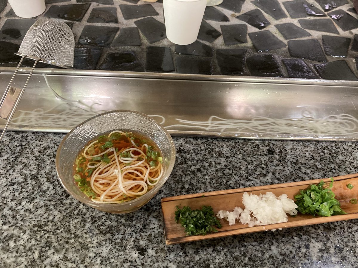 wf_yuto's tweet photo. 鬼北町にある安森洞のそうめん流しに行ってきました。2枚目は節分のニュースでよく見る道の駅の鬼のモニュメント。道の駅より少し西にあたる近永アメダスでは35度を超えて猛暑日を観測、シンプルに暑かった。 https://t.co/c2KkJcAwoF