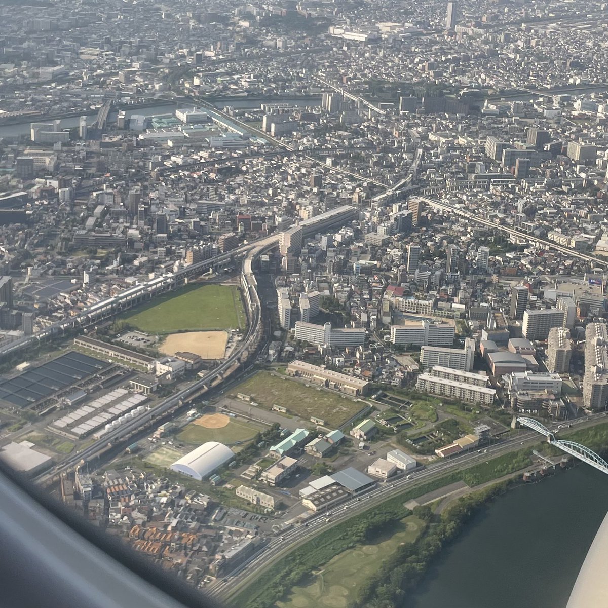 butaokun's tweet photo. ぼーっと外見てたらどう見ても淡路駅じゃった✈️ https://t.co/RUhAEZ8TjP
