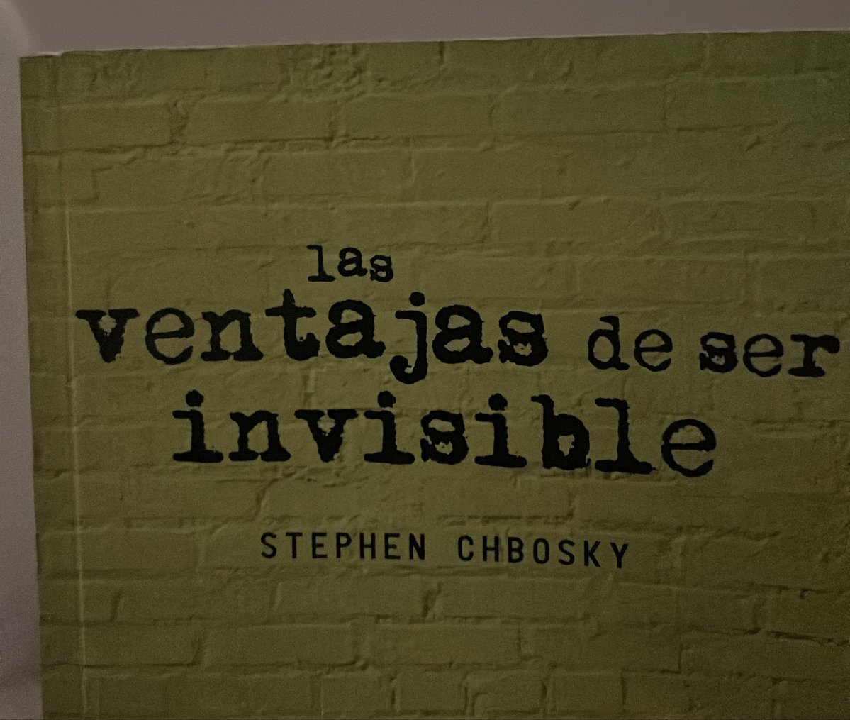 vann16829928's tweet photo. Pensé q me iba a arrepentir de haber leído este libro porq pensé q iba a ser muy cliché pero wow que mierda con ese final ósea de vdd me impactó bastante no me lo esperaba alv q fuerte. https://t.co/w2S0aLYm8u