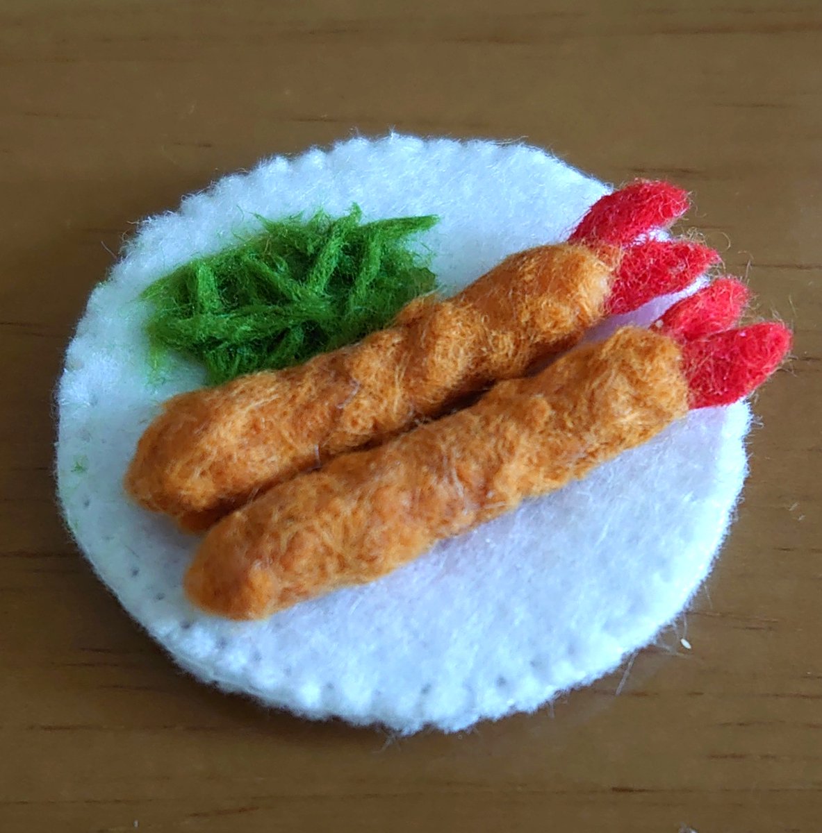 muihamachi's tweet photo. フェルトのミニチュア小物
エビフライ
#ハンドメイド
#フェルト https://t.co/cjNUATdRw6