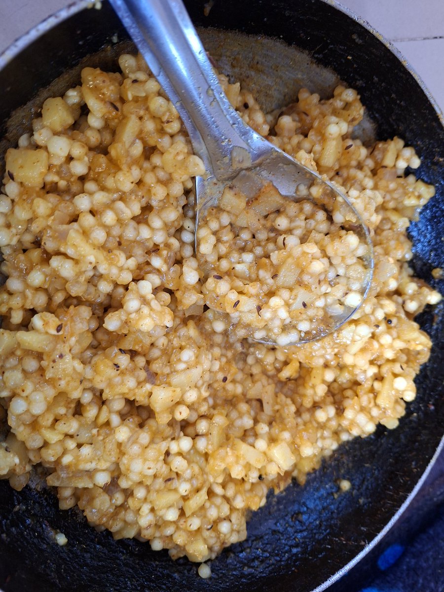 prempate191683's tweet photo. Kuch toh bana hi hai... 😅
Par pata nahi kya! 😂
Aaj pehli baar sabudana banane ki koshish ki. Chef banna abhi thoda door hai, lekin journey shuru ho gayi. 🍽️😄
#FirstAttempt #Sabudana #CookingAdventures https://t.co/QhZjimiZBU